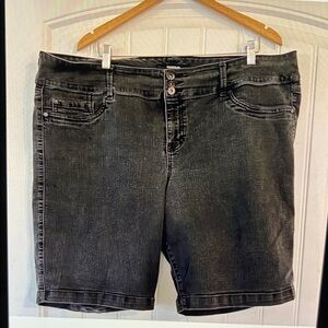 Torrid Jean Shorts Size 26